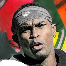 He grew up in a violent neighborhood. 3yszxam0y3ahdm