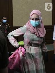 Propam didesak untuk memeriksa suami jaksa pinangki yang terseret kasus djoko tjandra, ini profil napitupulu yogi yusuf. Penampilan Baru Jaksa Pinangki Jalani Sidang Perdana Lifestyle Liputan6 Com