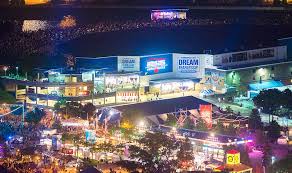 639 e summerfest pl milwaukee, wi 53202 united states. Here Are Summerfest S 2019 American Family Insurance Amphitheater Headliners Shepherd Express