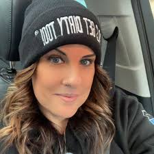 𝙃𝙖𝙫𝙚 𝙮𝙤𝙪 𝙧𝙚𝙖𝙙 𝙎𝙡𝙖𝙪𝙜𝙝𝙩𝙚𝙧? 🐰🖤 It's a dark, second-  chance Romance and may contain triggers from some. My name is Avery Decker,  and my story isn't for the faint of heart. It