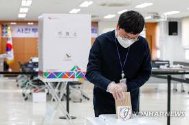 하지만 사전투표 미참여자 중에서는 트럼프 대통령을 지지한다는 응답이 매우 많아 실제 개표가 [사진 출처 : ìì¸ì ë´ë¬ 2 3ì¼ ì¬ë³´ì  ì¬ì í¬í' ì§í í¬í'ì 424ê³³ ì°í©ë´ì¤