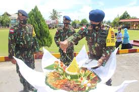 Saya kira itu suara tembakan personel brimob yang sedang latihan, kata herlina (46), pemilik warung makan di seberang jalan depan pintu gerbang dia mengaku baru mengetahui jika ada kejadian penembakan sekitar pukul 07.00 wib saat keluar dan melihat ada. Andi Yoseph Enoch Ikuti Upacara Virtual Hut Brimob Ke 75 Di Mako Brimob Biak Papuaus Papua Untuk Semua Papua Us Jendela Orang Papua Portal Berita Harian Yang Informatif Dan Obyektif