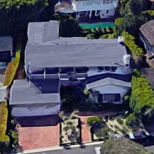 La villa si trova a calabasas, nei dintorni di los angeles dove vivono anche altre star. Justin Bieber S House Former In Beverly Hills Ca Google Maps
