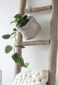 Decoratieve Ladder In Je Interieur Op Mijn Blog Www Zwartwitenhout Nl Vind Je Voornamelijk Veel Woo Decoratieve Ladders Slaapkamer Accessoires Decoratie Ideeen