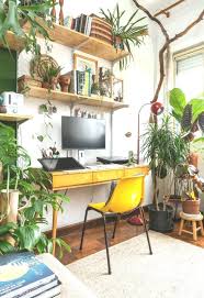 Home Office Com Estante De Trilho E Cadeira Amarela Tem Muit Amarela Cadeira Estante Home Homepaintingideas Mobilya Tasarimi Mobilya Fikirleri Ev Icin