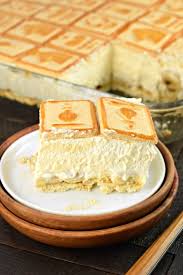 Moist and flavorful scratch banana cake layers are filled with vanilla cream, banana slices, and crushed nilla wafers! Paula Deen S Banana Pudding Recipe Shugary Sweets