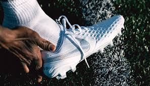 2020 Nike Tiempo Legend Viii Pro Fg Bianco Cromo Argento Metallico In 2020 Nike Adidas Sneakers Adidas Yeezy Boost