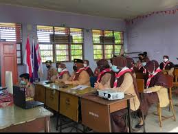 Penghargaan tersebut diterima langsung kepala sd swasta kimia tirta utama akbar basnendar gautama, penghargaan tersebut diterima dari menteri. Dinas Perpustakaan Dan Kearsipan Provinsi Riau