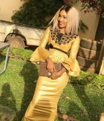 Le coton damassé teint à la main (encore appelé bazin) est la matière première de la mode malienne. Modele De Robe En Bazin Riche New Daily Offers Insutas Com