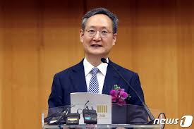 김진욱, 공수처 차장에 판사 출신 여운국 변호사 제청. Uyox3svvxxjz4m
