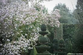 La Ballue Plus Beau Jardin De France Et D Europe Jardins Blancs Beaux Jardins Jardins