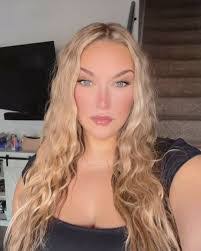 Riley Roberson's Instagram, Twitter & Facebook