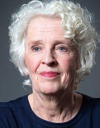 Julia Dearden's Instagram, Twitter & Facebook