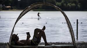 Closing july 12, 2021 @ 6:00 p.m. Wie Deze Zomer Naar Het Buitenland Op Vakantie Gaat Doet Dat Opvallend Zorgeloos Eenvandaag