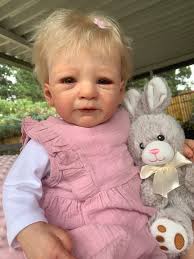 🙈I havn't been sharing the babies I have made for a little while,so  thought I had better get to it... here is cutie pie custom Pebbles by  Severine Piret... 🙈