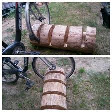 08 07 2019 fahrradständer selber bauen. Fahrradstander Aus Einem Baumstamm Mit Der Kettensage Geformt Baumstamm Baumstamm Garten Garten Upcycling