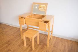 Flooring you now have an option either to choose from solid timber flooring/decking or pine wood flooring/decking for your house, office, rooms, patio and other projects. Furniture Kayu Pinus Dan Serba Serbinya