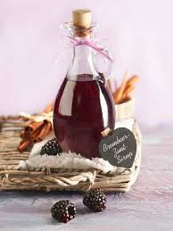 Sirup Aus Reifen Brombeeren Mit Einem Hauch Von Zimt Brombeere Zimt Sirup Rezept Diamantz Sirup Brombeeren Rezepte Selbstgemachte Geschenke Aus Der Kuche