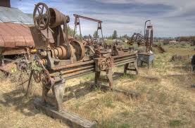 Century Old 20 Inch X 12 Foot Muller Metal Lathe In A Junkyard Made By The Bradford Mill Company Metal Lathe Metal Lathe Projects Lathe