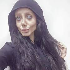SHOW Quería parecerse a Angelina Jolie ahora la llaman "Zombie" Fanatismo  por un personaje de la farándula provocó que Sahar Tabar, una joven de  apenas 19 años cambiara por completo su rostro.