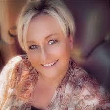 Angela Newlin's Instagram, Twitter & Facebook