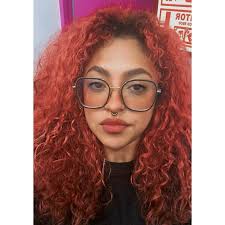 Cuando ves que a alguien su novio le paga por ser su novia bonita y tú  trabajando día y noche.