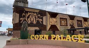 Mitchell Corn Palace director retires
