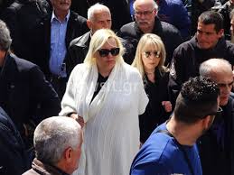 Κάθε βράδυ πήγαινα στα επείγοντα με έναν άλλο πόνο, ένα άλλο πνίξιμο. Akoma De Mporw Na Pistepsw Pws Efyge Binteo Syntetrimmenh H Kaith Finoy Sthn Khdeia Toy Sta8h Psalth Efhmerida Stoxos Stoxos Newspaper