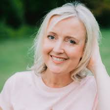 Esther Evans's Instagram, Twitter & Facebook