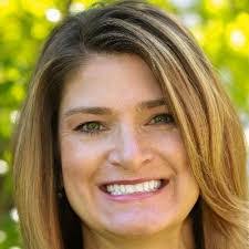 Laura Clutinger's Instagram, Twitter & Facebook