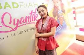 Berbagai festival musik juga pernah diikuti siti badriah untuk mengasah dan menambah pengalaman bernyanyinya. Harapan Siti Badriah Dari Album Lagi Syantik
