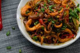 3 biji bawang putih dihiris dan diketuk; Resepi Sotong Masak Kicap Lazat Menggunakan 12 Bahan Asas Makanan Laut Resep Seafood Resep Makanan Pembuka