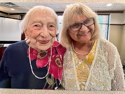 Abbey Owen wins 2025 Stratford Teacher of the Year