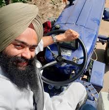 ਜੇ ਯਾਰ ਮੇਰੇ ਨਾਲ ਗੁੱਸੇ ਨੇ ਕੋਈ ਕਮੀਂ ਮੇਰੇ ਵਿੱਚ ਹੋਵੇਗੀ ਜਿਹਨਾਂ ਉੱਤੇ ਚਿਰ ਦਾ ਸੀ  ਇਤਬਾਰ ਮੇਰੇ ਨਾਲ ਗੁੱਸੇ ਨੇ ਕੋਈ ਕਮੀਂ ਮੇਰੇ ਵਿੱਚ ਹੋਵੇਗੀ , ਕੋਈ ਕਮੀਂ ਮੇਰੇ ...