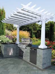 Bbq Grill W Cambridge Pavingstones With Armortec Design Fur Aussenkuche Hinterhof Kuche Hintergarten