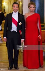 Peña nieto was married to monica pretelini who died on january 11, 2007 due to a convulsive crisis. Mexican President Enrique Pena Nieto And His Wife Angelica Rivera Angelica Rivera Dresses Elegant Dresses