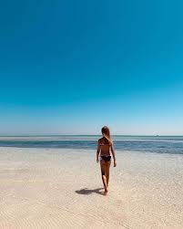 アンナ・ヴァワガさんのインスタグラム動画 - (アンナ・ヴァワガInstagram)「🏖One of my favourite little  beaches annapavaga」7月31日 23時15分 - annapavaga