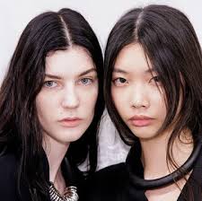 Prada's make-up artiest Lynsey Alexander verklapt hoe je doorbreekt in de  beautywereld