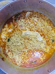 Maggi kari adalah maggi yang paling famous di malaysia. Resipi Maggi Kari Tumis Paling Sedap