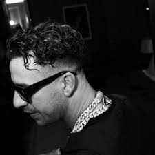 Listen to MOSHPITMIXNo4 by Dorian in Wake up* playlist online for free