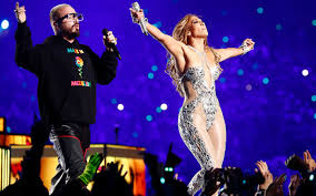 Jennifer lopez's super bowl outfits were all designed by versace. J Balvin Bad Bunny Super Bowl Halftime Show Performance Style Pochta News