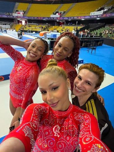 É MUITO TALENTO PRA UM POST SÓ!!! ❤️🤸 Rebeca Andrade, Flavia Saraiva, Jade Barbosa e Lorrane Oliveira juntas em Brasília. Deixe sua torcida aí nos comentários. Vamos, meninas!! 👇 #FlaGinástica