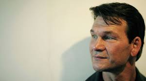 Schauspieler patrick swayze ist am montagabend mit 57 jahren im kreis seiner familie in los angeles gestorben, wohin er sich zum sterben zurückgezogen abschied vom ewigen tanzlehrer: Neue Enthullung War Alkohol Schuld An Patrick Swayzes Tod Promiflash De