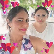 La alcaldesa de Jiquipilas Yaneth Chiu se burla de una madre de familia  durante un evento público… la captaron sacando la lengua justo al  abrazarla. 😝 Su propio equipo de comunicación subió