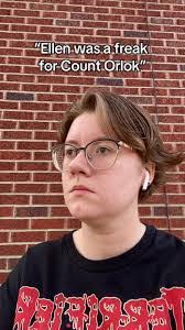 Ellen Risk's Instagram, Twitter & Facebook