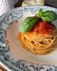The Pasta Queen On Instagram Spaghetti Pomodoro E Basilico An Easy Italian Pasta Recipe For Pasta Recipes Italian Pasta Recipes Easy Italian Recipes Pasta