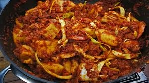 #lontong ni kali pertama cheta masak lontong tau.nak buat lontong stail orang jawa memang.nasi impit dan kuah lontong menjadi hidangan kemestian ketika hari raya. Lontong Goreng Share Food Singapore