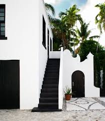 Black And White Theme House Exterior Black And White S Effortless Appeal House Ogrody Patio