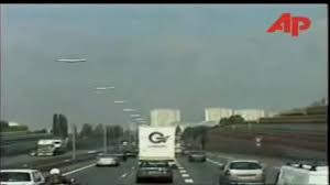 The aircraft hit a piece of debris that had fallen from a previous aircraft. Video Concorde Flight 4590 Moments Before Crash
