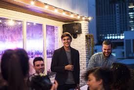 Check out these 40 speed dating questions to ask a guy and you'll have no problem figuring out if whether you're new to speed dating or speed dating enthusiast, there's one thing everyone knows your friends know you best, so this is obviously a great question to find out what kinda guy he is. Speed Dating Advice To Help You Have The Best Experience Betterhelp